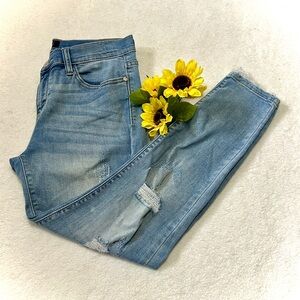 Judy Blue Light Wash Skinny Fit Distressed Jean - 11/30